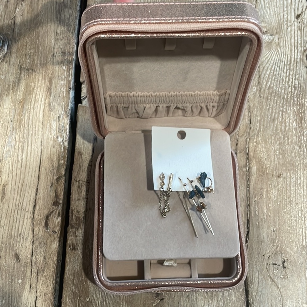 Free people earring set/jewelry travel box
